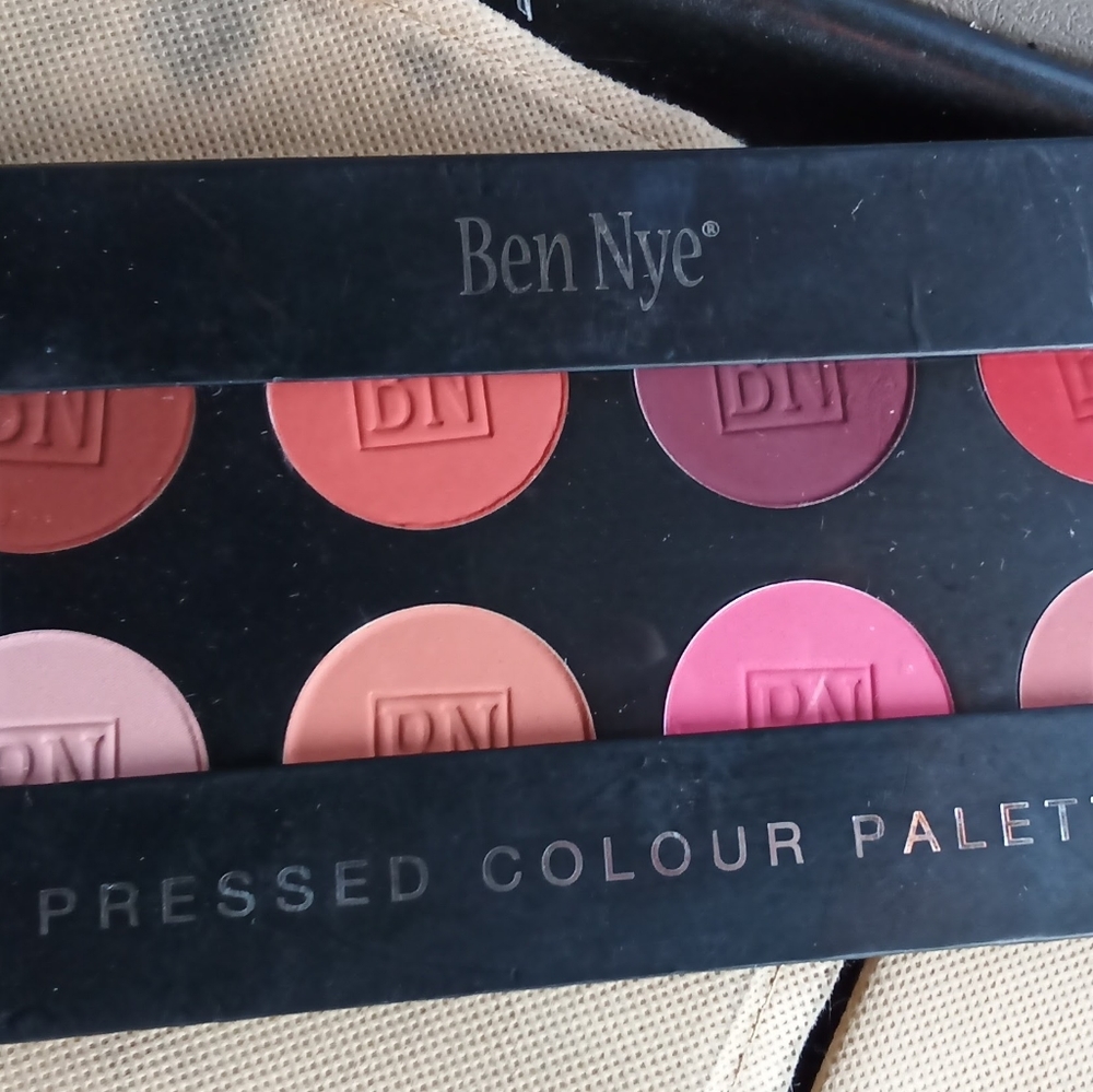 Ben Nye 8-Well Eye Shadow, Contour and Blush Palette